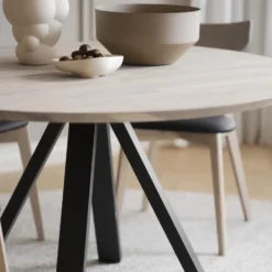 Carradale runt matbord vitpigmenterad ek