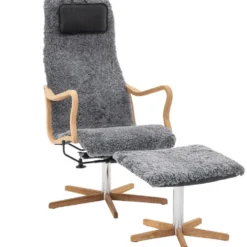 Chic fåtölj trä inkl. pall – fårskinn grey