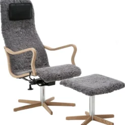 Chic fåtölj trä inkl. pall – fårskinn scandinavian grey