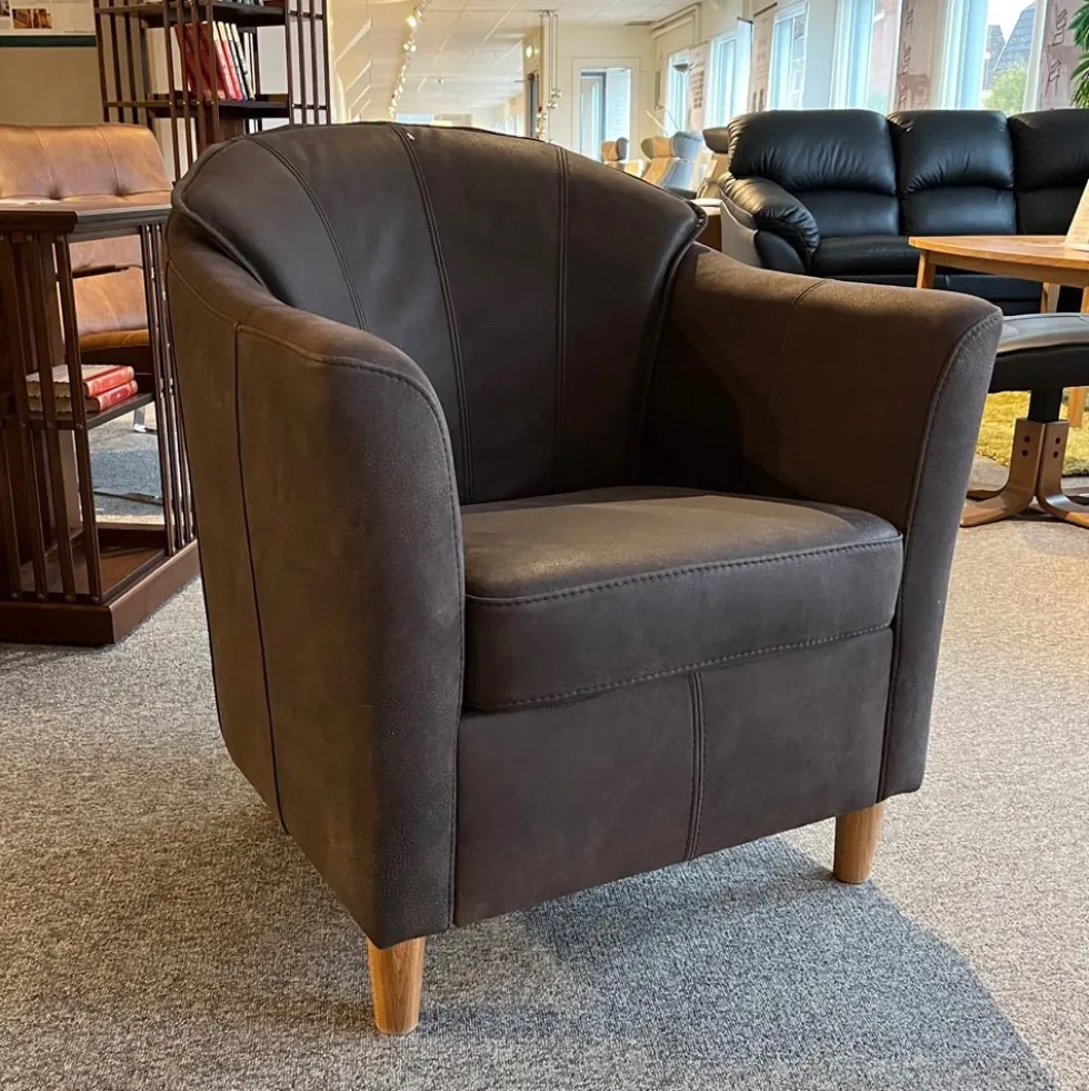 Clubfåtölj 95 – läder legend 13 kaffe