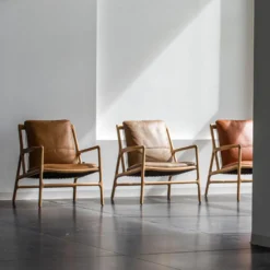 Dedo Easy Chair – läder dakar whisky/ vitoljad ek