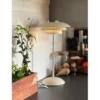 Epsilon recharge bordslampa beige