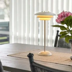 Epsilon recharge bordslampa vit