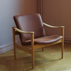 Fåtölj Modell 711 – läder vintage rangers/ ek