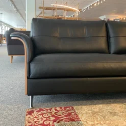 Glow 3-sits soffa – läder savoy svart/ valnöt