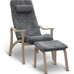 Gotland fåtölj inkl. fotpall – fårskinn charcoal grey silver/ vit