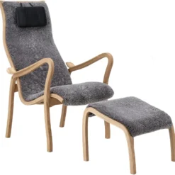 Kaptenen fåtölj inkl. pall – fårskinn scandinavian grey /ek