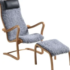 Majoren fåtölj inkl pall – fårskinn scandinavian grey/ ek
