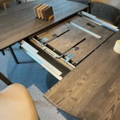Orlando runt matbord Elly karmstol