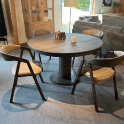 Orlando runt matbord Elly karmstol