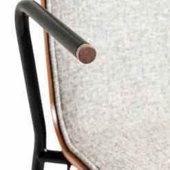 SM802 karmstol lackad valnöt/ tyg brahms 07 brunbeige