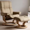 Stressless Mayfair fåtölj inkl. pall – läder paloma sand/ ekbets