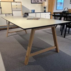 T1 matbord + ilägg rea