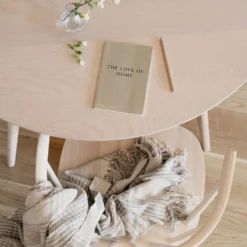 Yumi runt matbord vitpigmenterad